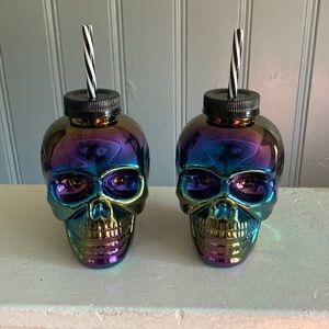 Set of 2- NWT 23floz Iridescent Oil Slick Skull Shaped
Tumblers w/ Lid & Straws